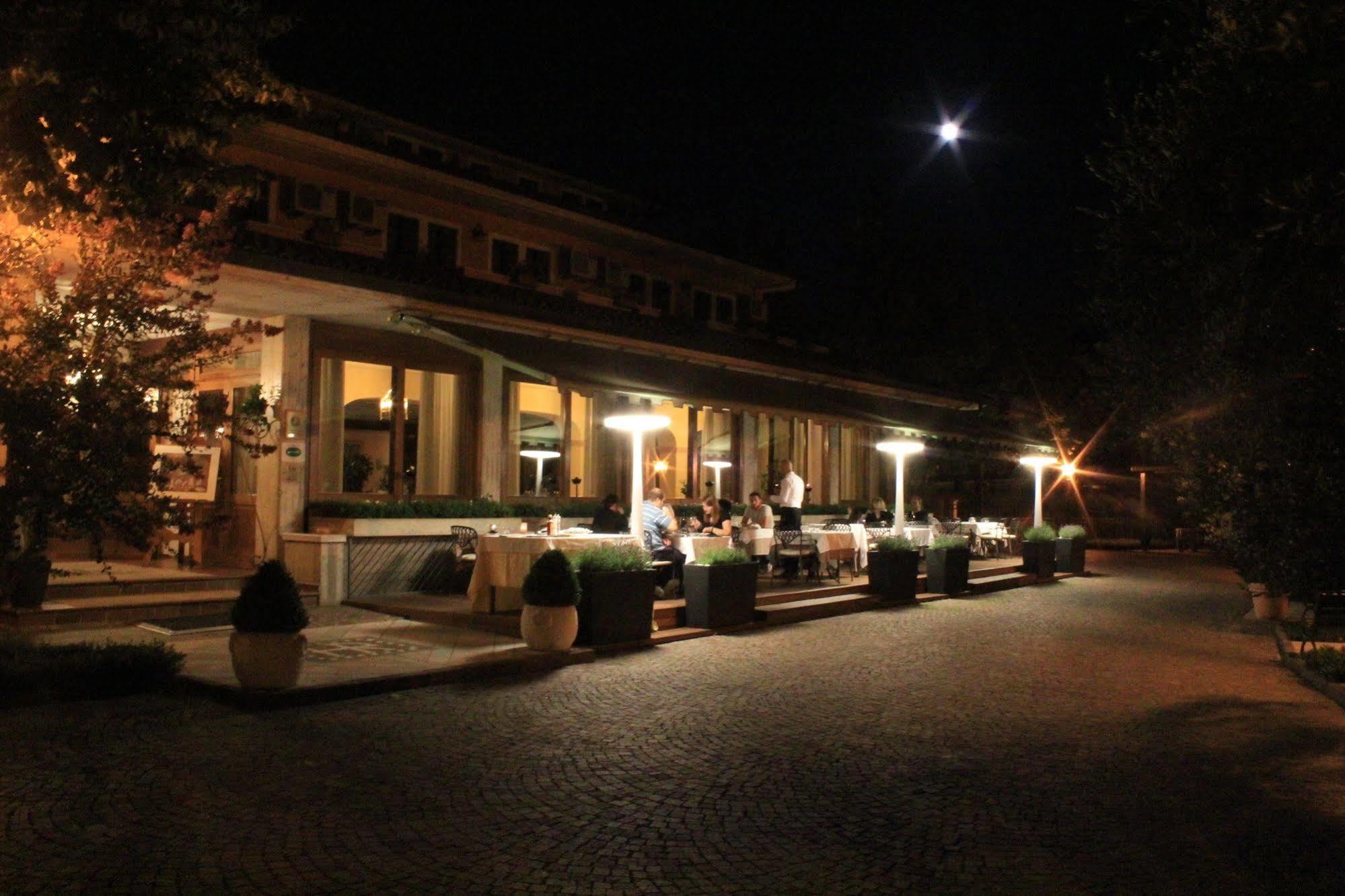 Hotel Ristorante La Rosina มารอสติกา ภายนอก รูปภาพ